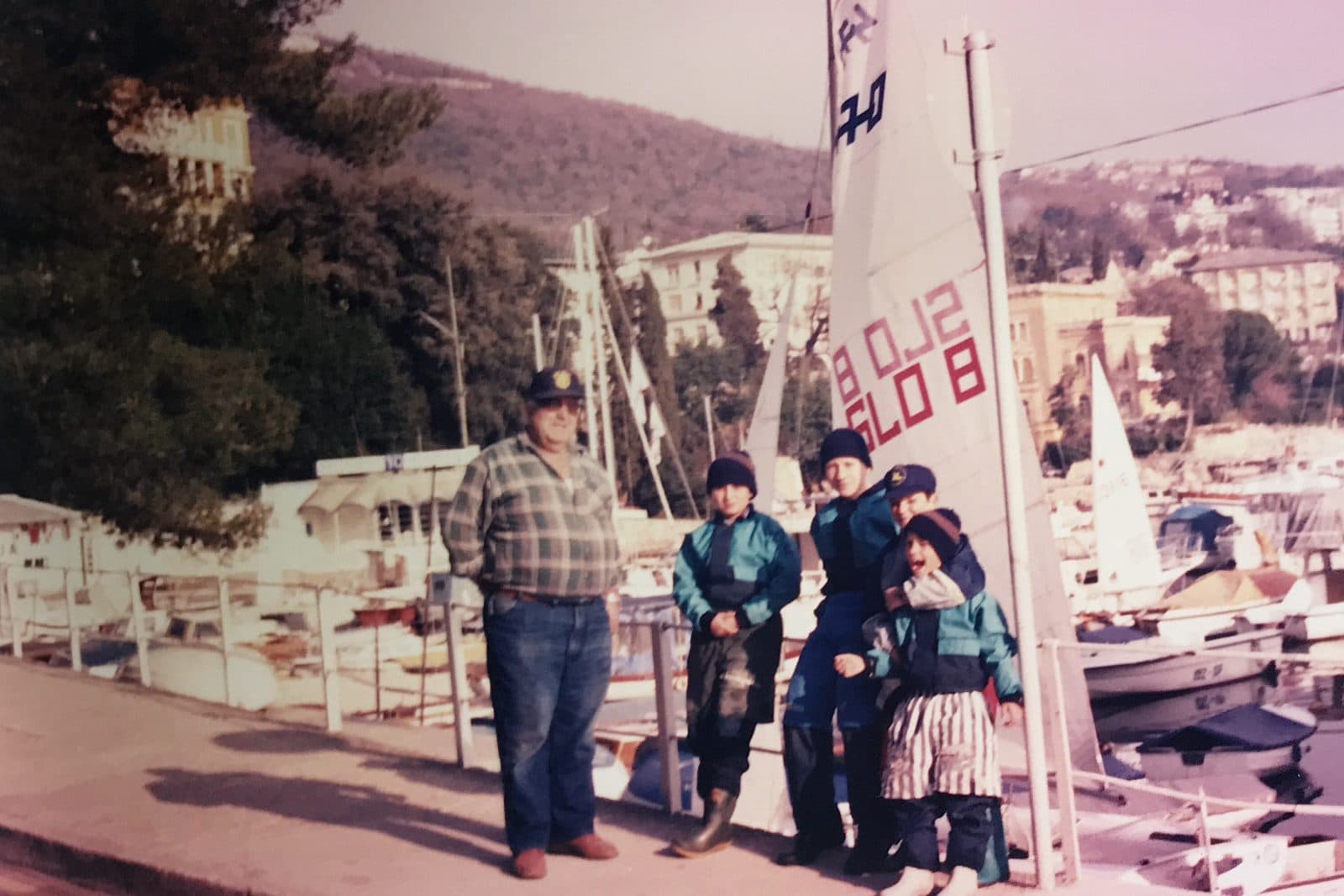Mladi jedriličari Zvira na regati u Opatiji 1990-ih